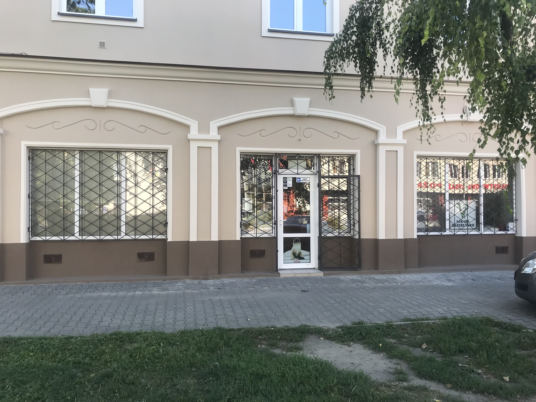Wejście do przychodni weterynaryjnej przy ul. Zebrzydowickiej w Rybniku
